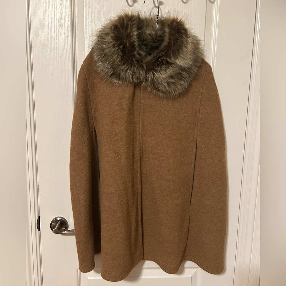 Elegant Brown Cape with Faux Fur Collar